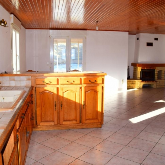  ESPACES IMMOBILIER : House | LACHAPELLE-GRAILLOUSE (07470) | 280 m2 | 150 000 € 