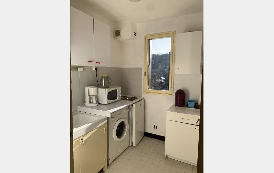 ESPACES IMMOBILIER : Appartement | VALS-LES-BAINS (07600) | 35 m2 | 230 € 