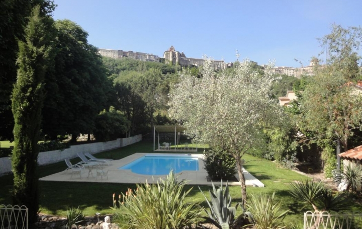 ESPACES IMMOBILIER : Domaines / Propriétés | AUBENAS (07200) | 950 m2 | 1 360 000 € 