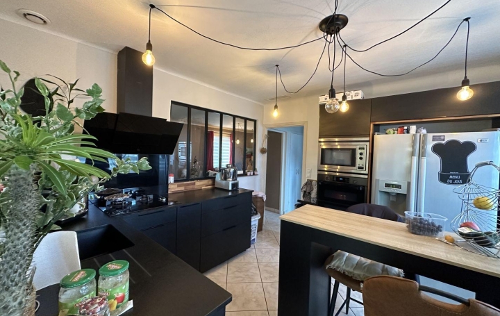 Maison AUBENAS 150 m2 365 000 € Maison AUBENAS 150 m2 365 000 €